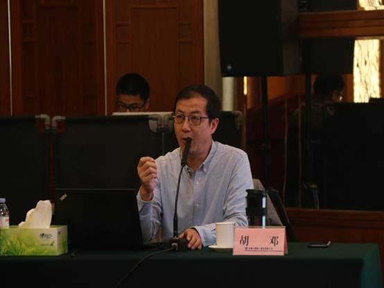 中國人民大學(xué)心理健康教育與咨詢中心主任、副教授胡鄧